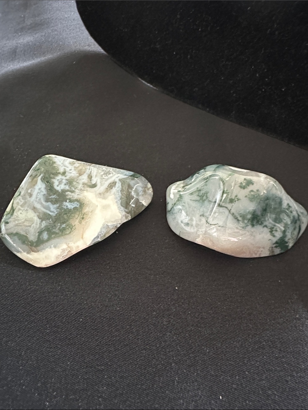 Moss agate NWOT genuine tumbled mineral piece. Measure up to appx. 2”